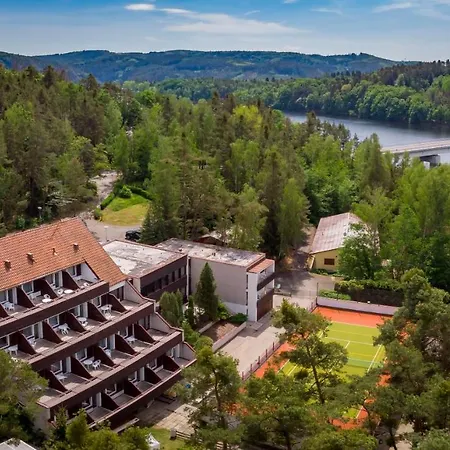 Hotel Hladina Nebrich